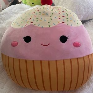 CUPCAKE SQUISHMALLOW LARGE CLARA PINK